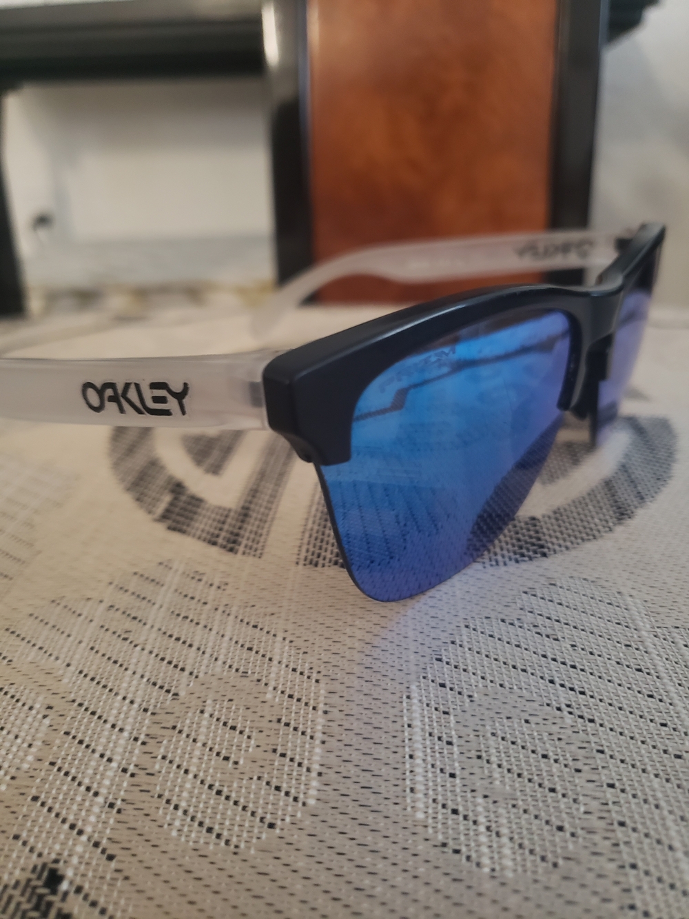 Oakley Frogskins Lite- Matte Black Frame/Clear Arms/Prizm Sapphire Lenses - Picture 1 of 1